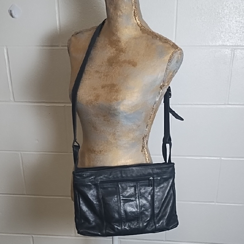 Black Leather Purse 12" Long X 4" Wide X 8" Height Adjustable Strap - Picture 16 of 16